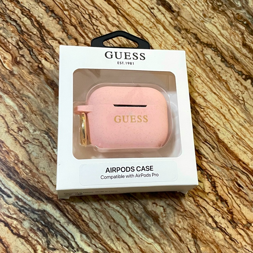 Guess - Picture 4 of 8